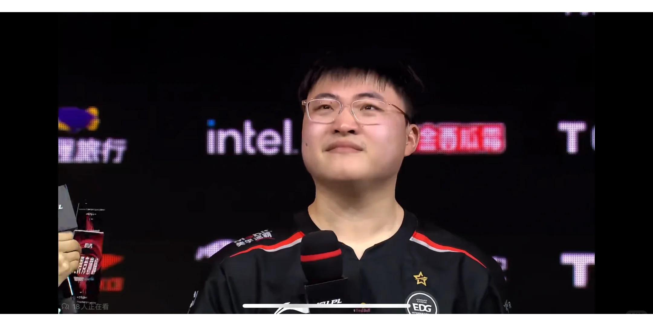 包含Uzi连续七场比赛得分超过逆转，DWG挑战极限！的词条
